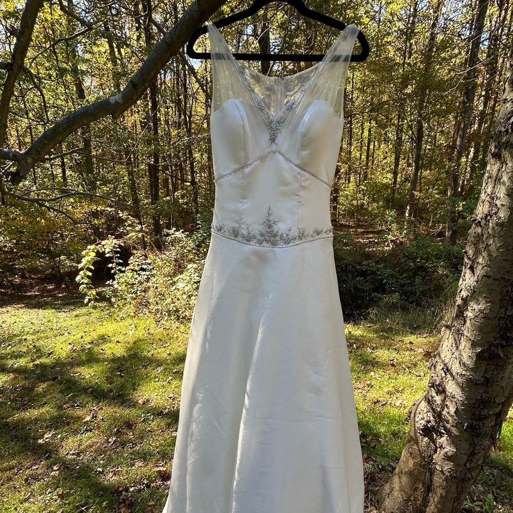 NWT WEDDING DRESS - Picture 2 of 9